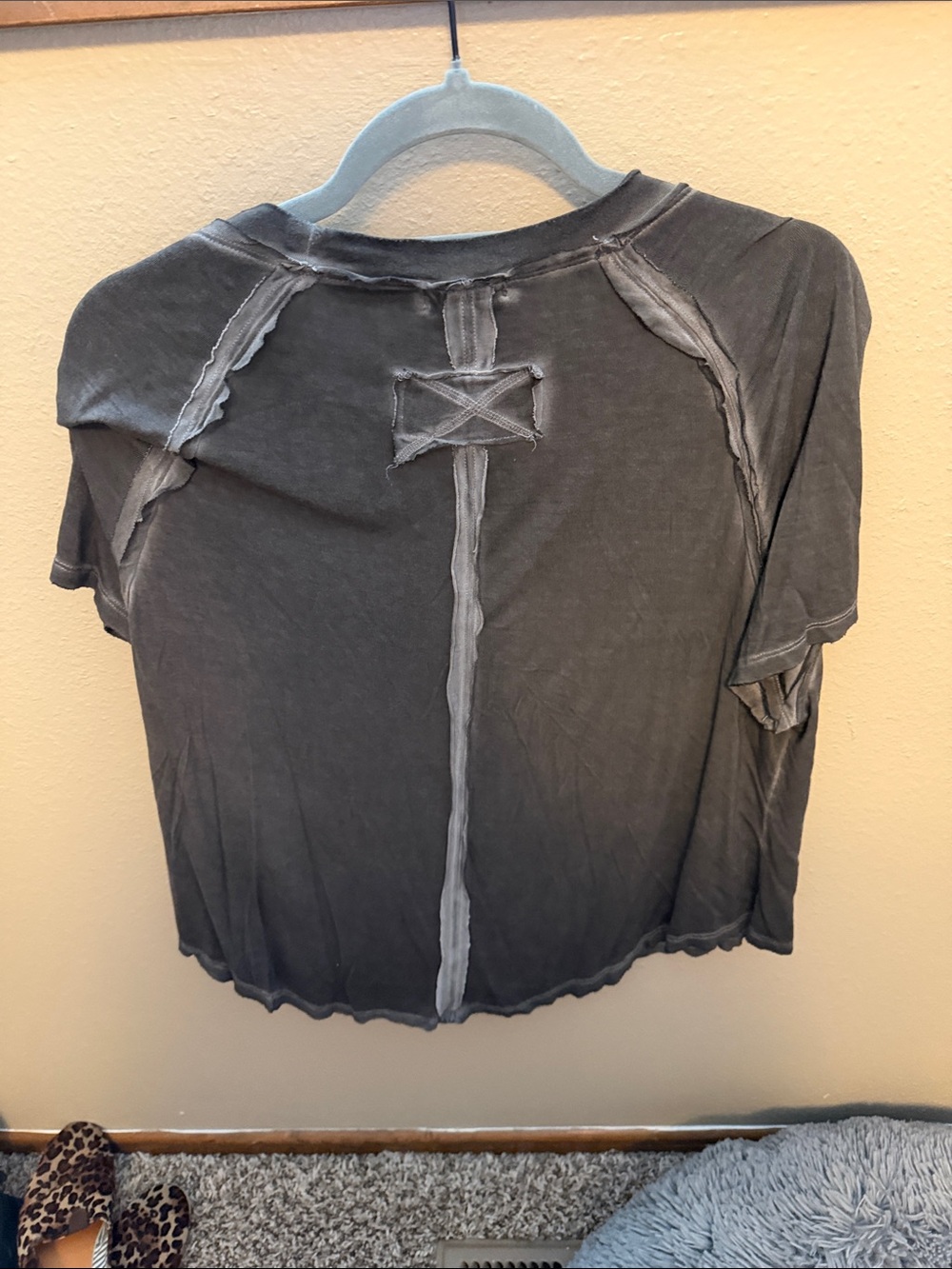 Zenana Outfitters Washed Charcoal Cropped Short Sleeve Top - Picture 2 of 2
